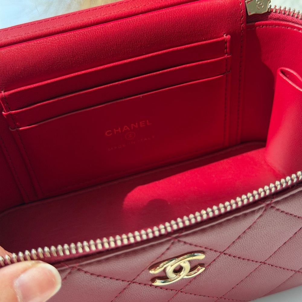 CHANEL Quilted Red Vanity Crossbody with Gold Hardware - Picture 8 of 9